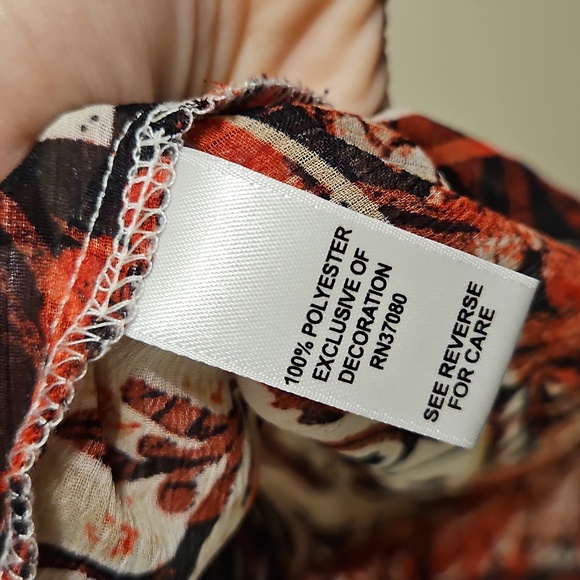 C Est 1946 Floral Paisley Print Semi Sheer Blouse. In EUC - Picture 5 of 7